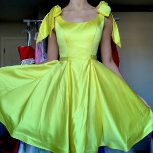 CUTE Yellow AshleyLauren Cocktail / Interview